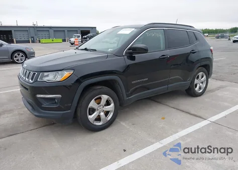2018 Jeep Compass Latitude 4X4 из США, поврежденный, VIN 3C4NJDBBXJT222915